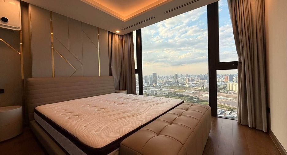 À louer 3 chambres condo à Huai Khwang, Bangkok