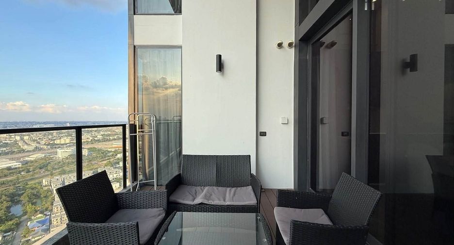 À louer 3 chambres condo à Huai Khwang, Bangkok