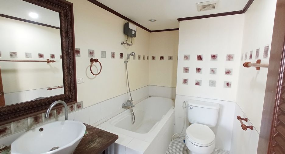 For sale 2 bedrooms condo in Khlong Toei, Bangkok