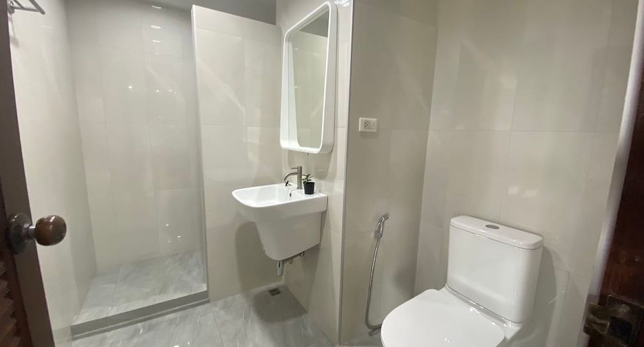 For sale 2 bedrooms condo in Khlong Toei, Bangkok