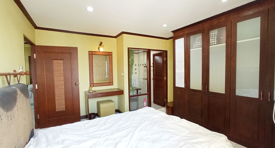 For sale 2 bedrooms condo in Khlong Toei, Bangkok