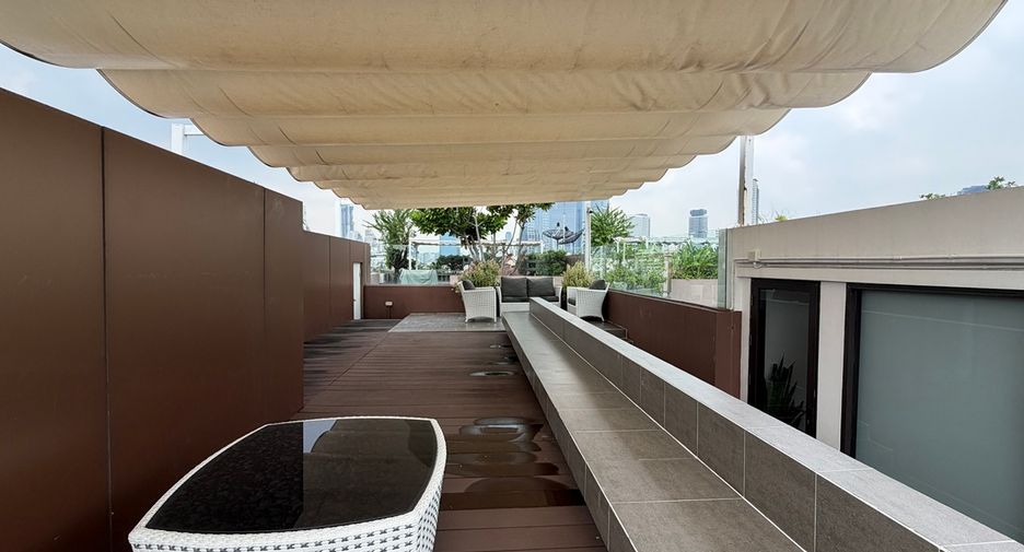 Condo en venta de 2 habitaciones en Yan Nawa, Bangkok