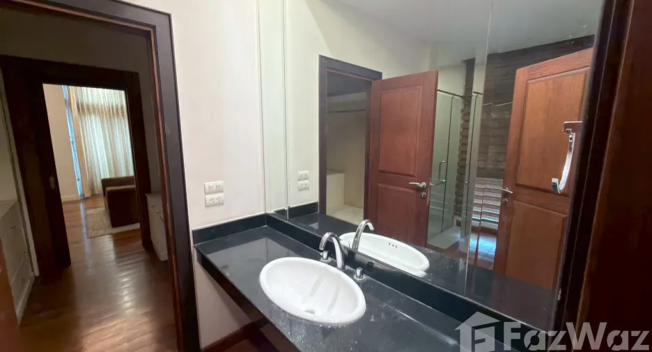 Haus zum Kauf mit 4 Zimmer in Mueang Chiang Mai, Chiang Mai