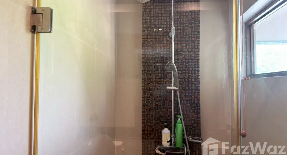 Haus zum Kauf mit 4 Zimmer in Mueang Chiang Mai, Chiang Mai