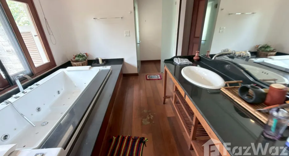 Haus zum Kauf mit 4 Zimmer in Mueang Chiang Mai, Chiang Mai