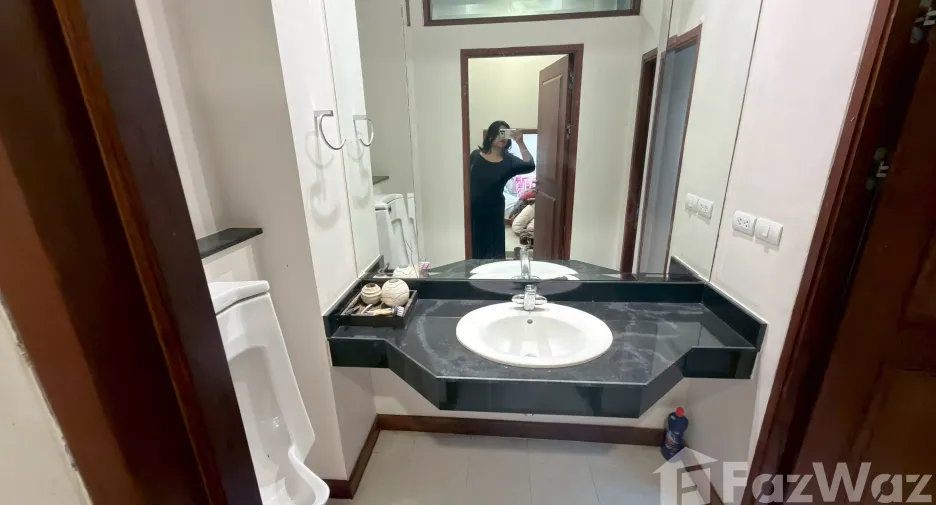 Haus zum Kauf mit 4 Zimmer in Mueang Chiang Mai, Chiang Mai