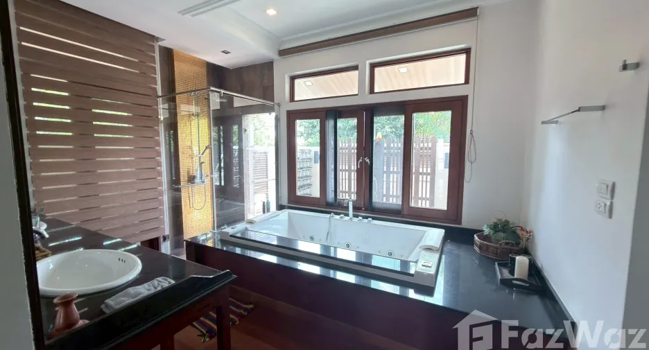 Haus zum Kauf mit 4 Zimmer in Mueang Chiang Mai, Chiang Mai