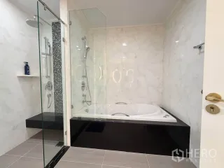 Condo en venta de 4 habitaciones en Watthana, Bangkok