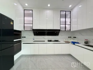 Condo en venta de 4 habitaciones en Watthana, Bangkok