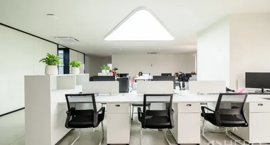À louer et à vendre bureau à Huai Khwang, Bangkok