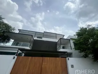Oficina en alquiler de 4 habitaciones en Watthana, Bangkok