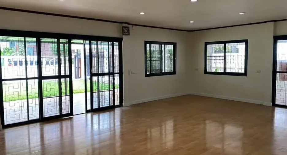 For rent 6 ベッドルーム house in Suan Luang, Bangkok
