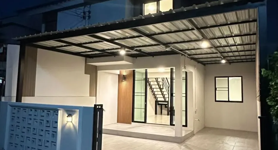 For sale 2 bedrooms townhouse in San Kamphaeng, Chiang Mai