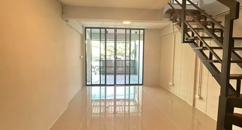 For sale 2 bedrooms townhouse in San Kamphaeng, Chiang Mai