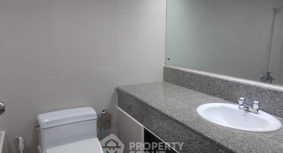 For rent 3 bedrooms condo in Khlong Toei, Bangkok
