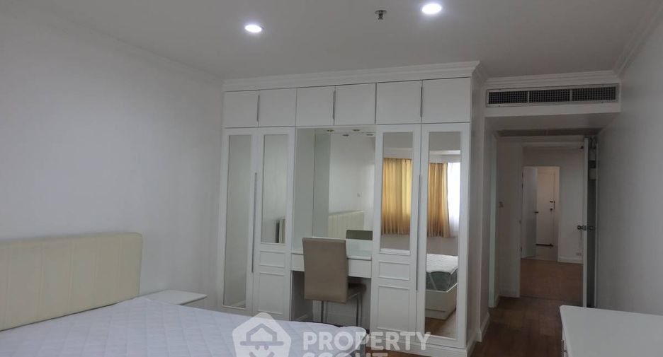 For rent 3 bedrooms condo in Khlong Toei, Bangkok