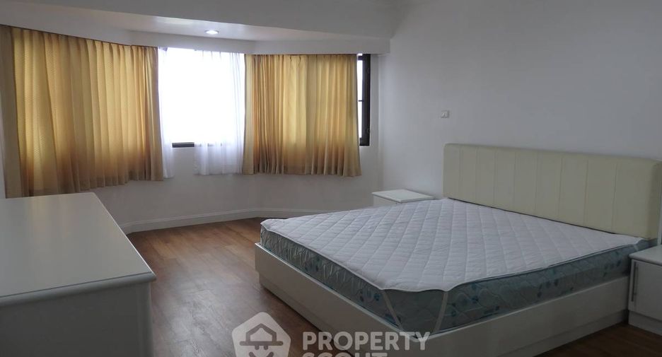 For rent 3 bedrooms condo in Khlong Toei, Bangkok
