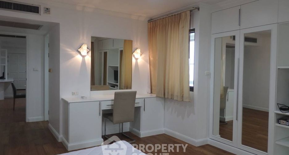 For rent 3 bedrooms condo in Khlong Toei, Bangkok