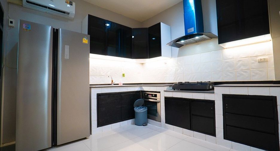 Casa en alquiler de 5 habitaciones en Bang Bon, Bangkok