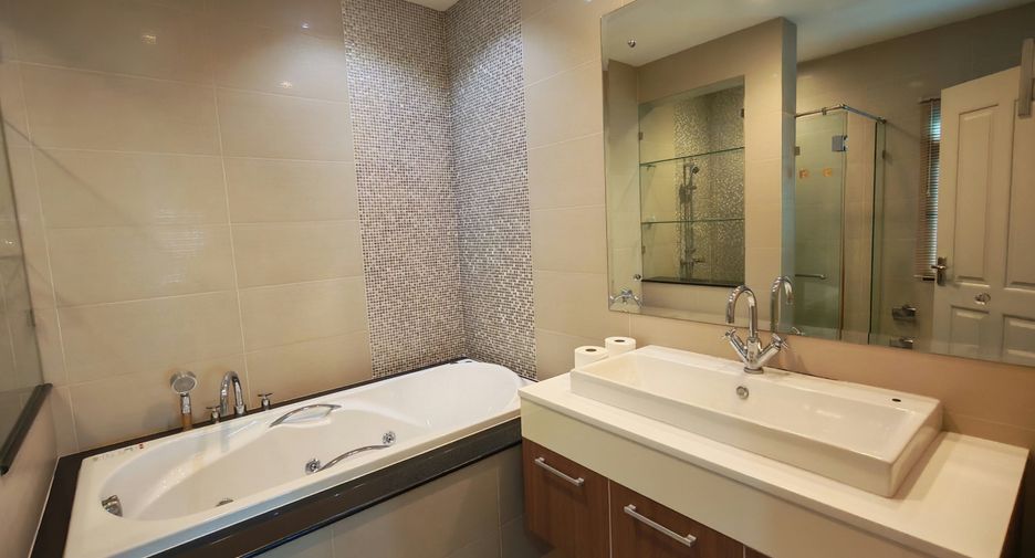 Casa en alquiler de 5 habitaciones en Bang Bon, Bangkok