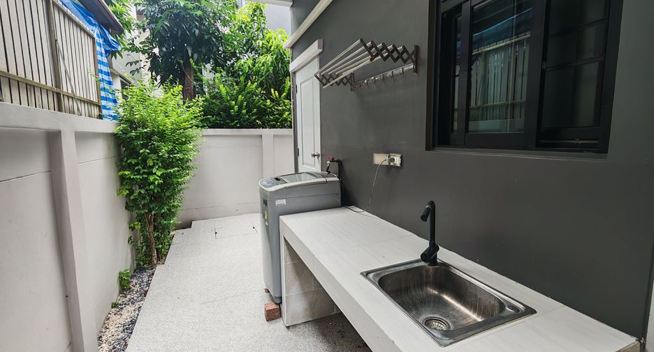 Casa en alquiler de 5 habitaciones en Bang Bon, Bangkok