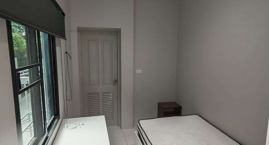 Casa en alquiler de 5 habitaciones en Bang Bon, Bangkok