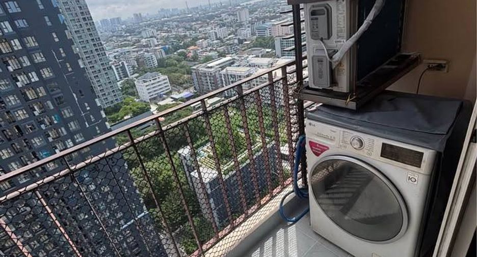 For rent 2 bedrooms condo in Khlong Toei, Bangkok