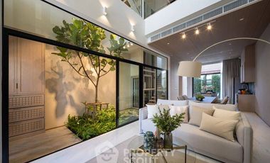 Casa adosada en venta de 3 habitaciones en Lat Phrao, Bangkok