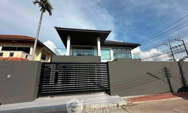 Casa en venta de 5 habitaciones en Bang Lamung, Chonburi
