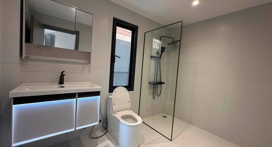 Casa en venta de 5 habitaciones en Bang Lamung, Chonburi
