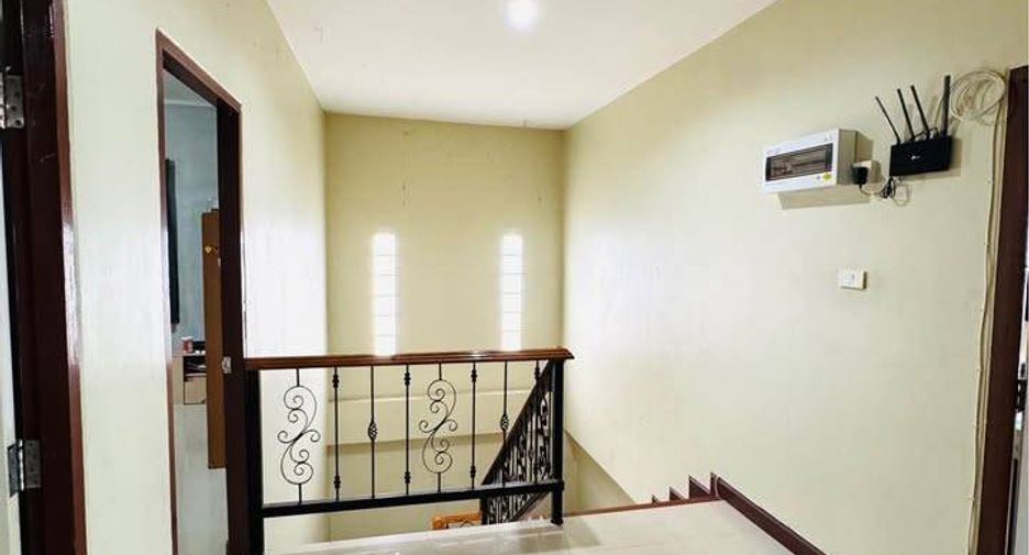 For sale 4 bedrooms house in Si Racha, Chonburi