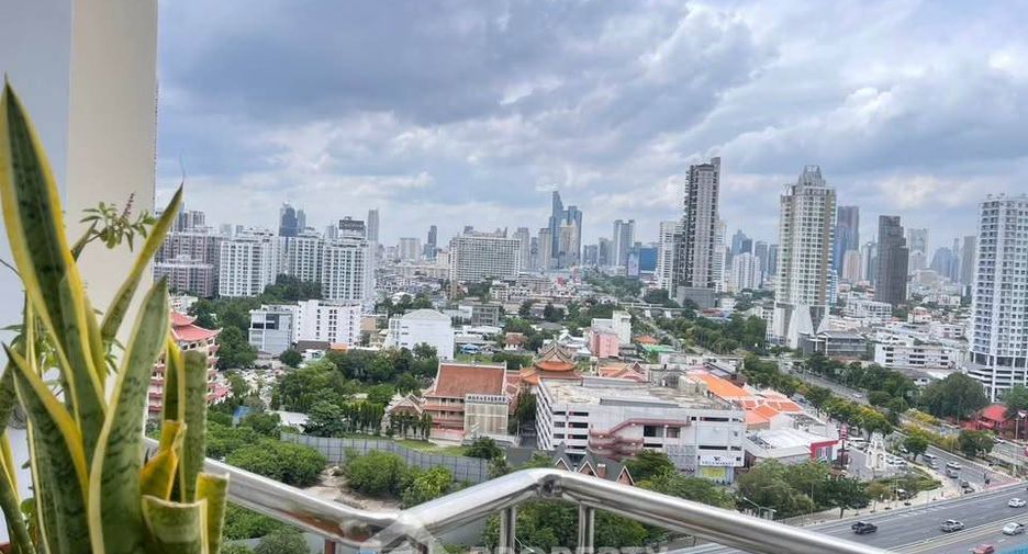 For sale 1 bed condo in Yan Nawa, Bangkok