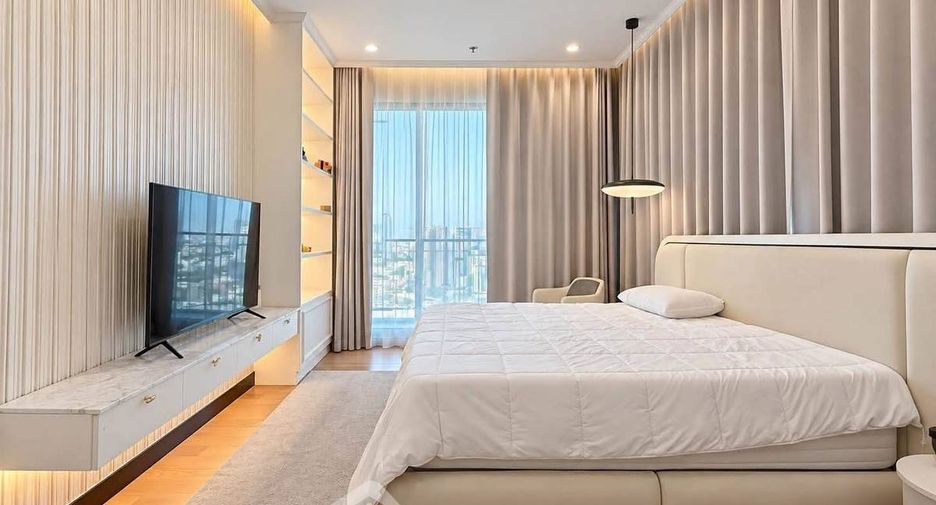 Condo en alquiler y en venta de 4 habitaciones en Watthana, Bangkok