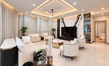 Condo en alquiler y en venta de 4 habitaciones en Watthana, Bangkok