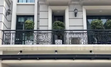 Casa en alquiler de 4 habitaciones en Yan Nawa, Bangkok