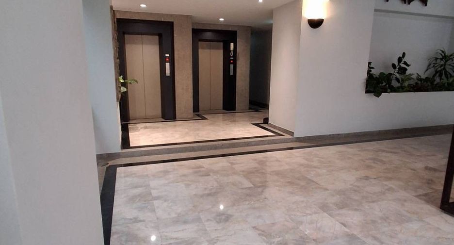 For rent 4 ベッドルーム condo in Khlong Toei, Bangkok