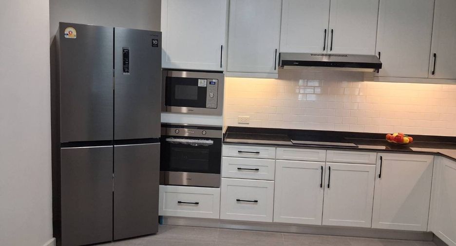 For rent 4 ベッドルーム condo in Khlong Toei, Bangkok