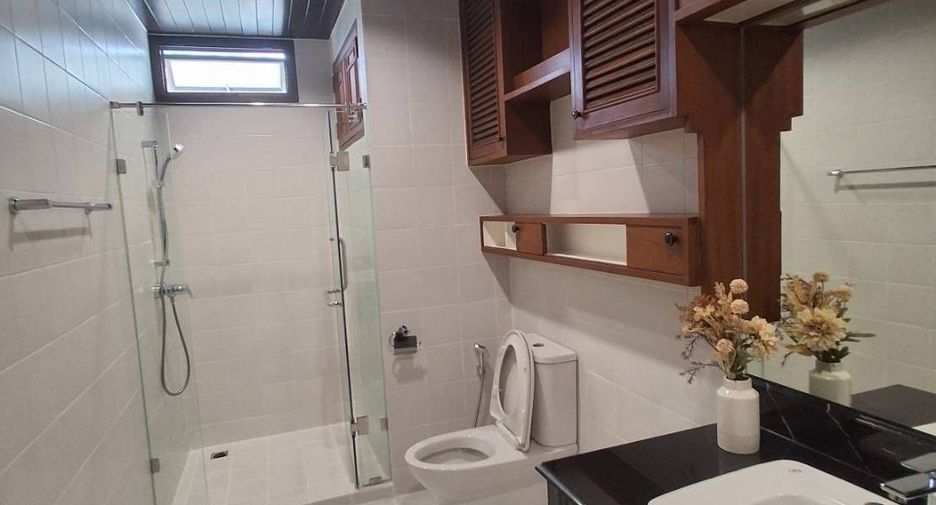 For rent 4 ベッドルーム condo in Khlong Toei, Bangkok