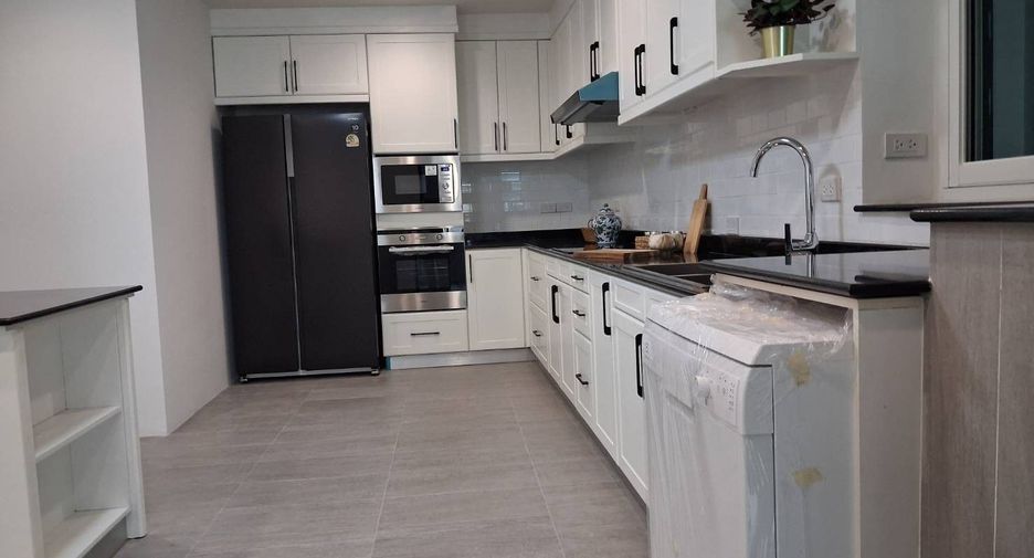 For rent 4 ベッドルーム condo in Khlong Toei, Bangkok