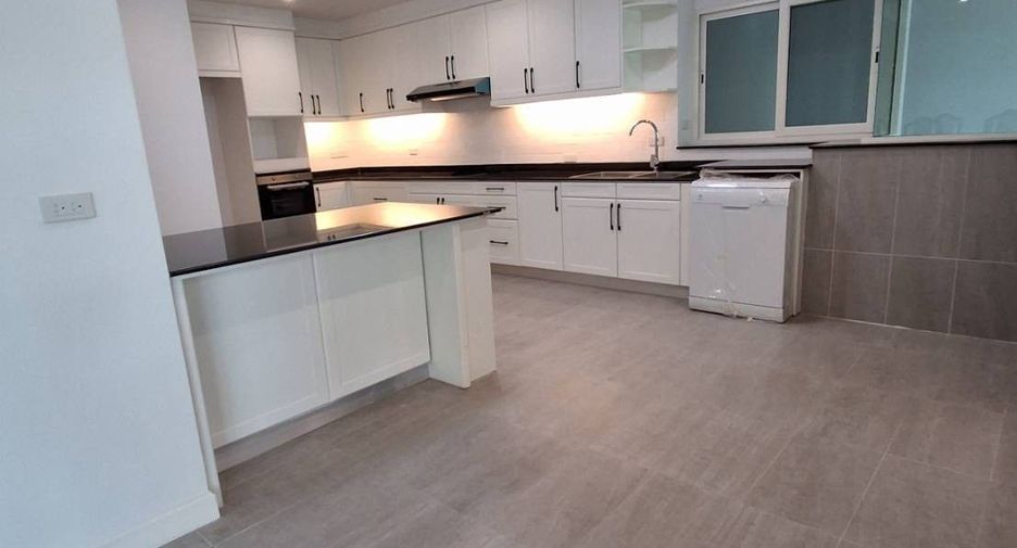 For rent 4 ベッドルーム condo in Khlong Toei, Bangkok