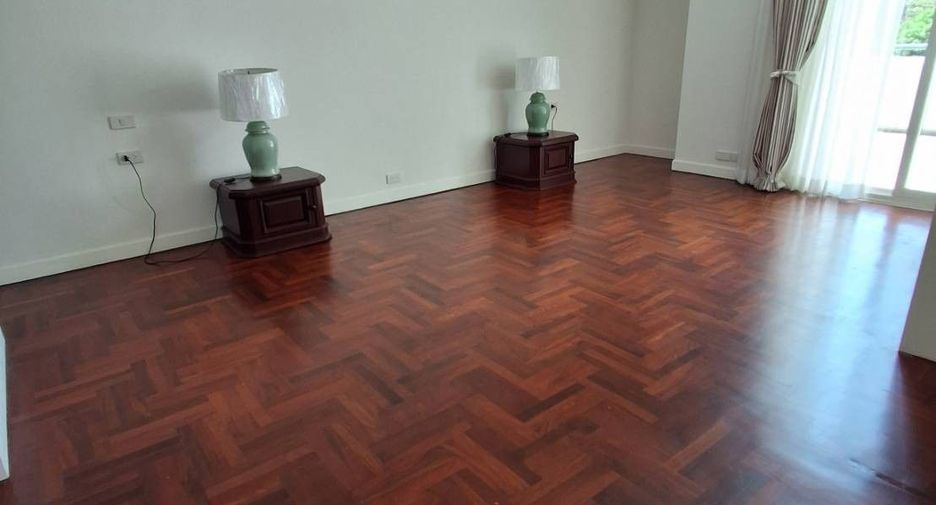 For rent 4 ベッドルーム condo in Khlong Toei, Bangkok