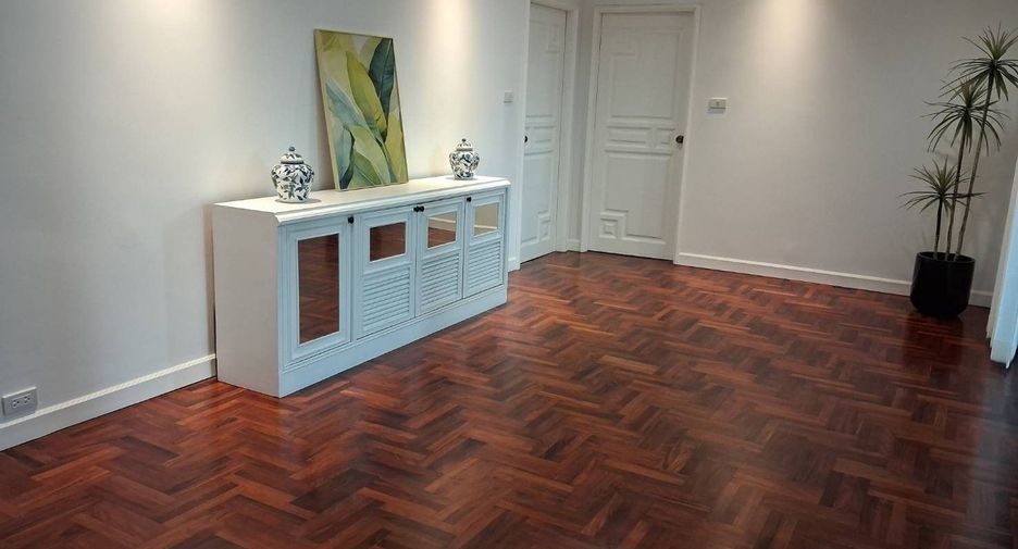 For rent 4 ベッドルーム condo in Khlong Toei, Bangkok
