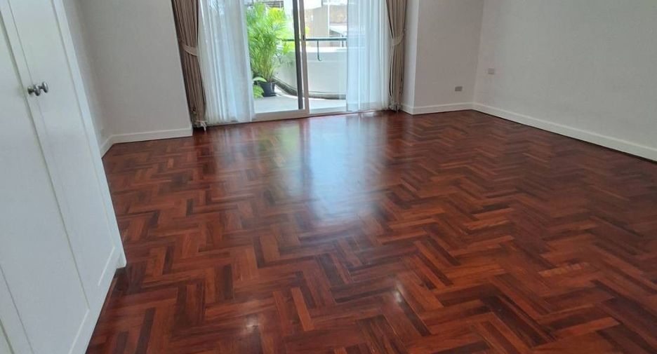 For rent 4 ベッドルーム condo in Khlong Toei, Bangkok