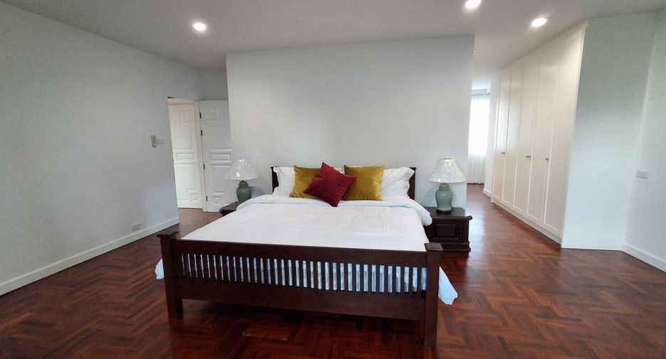For rent 4 ベッドルーム condo in Khlong Toei, Bangkok