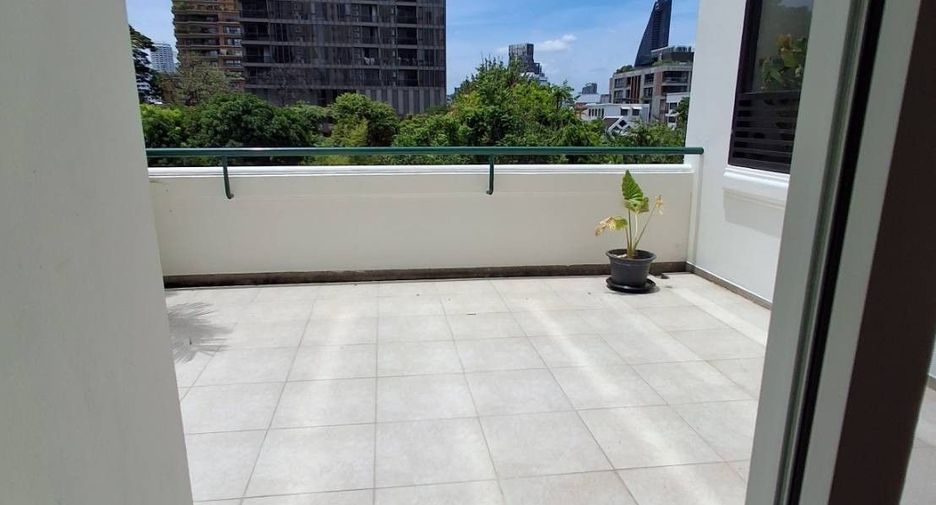 For rent 4 ベッドルーム condo in Khlong Toei, Bangkok