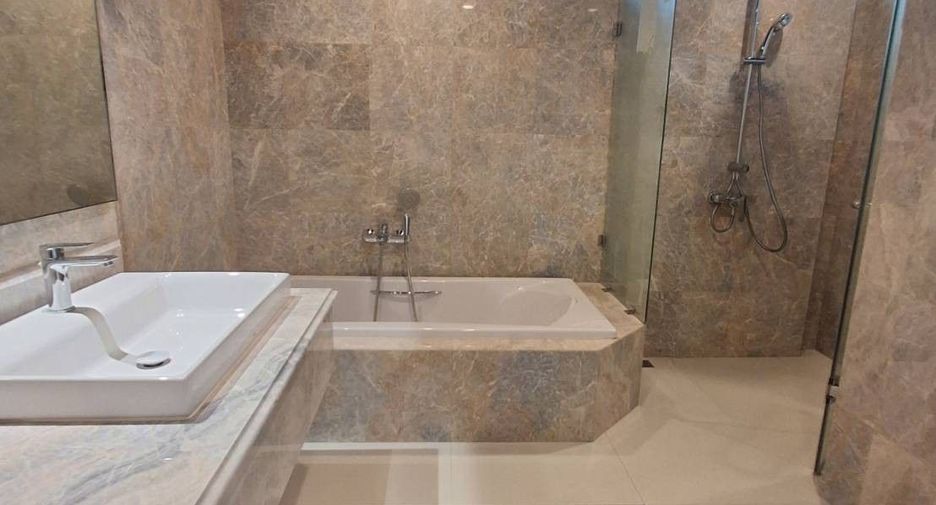 For rent 4 ベッドルーム condo in Khlong Toei, Bangkok