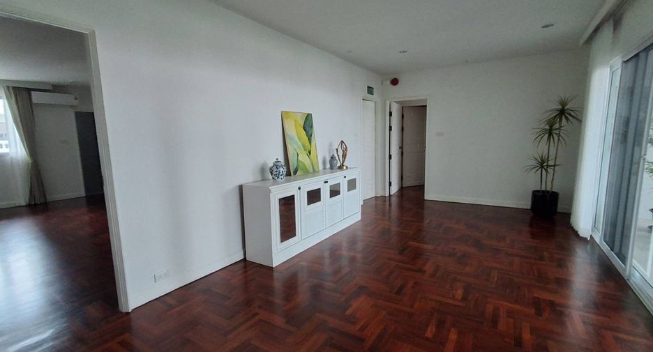 For rent 4 ベッドルーム condo in Khlong Toei, Bangkok