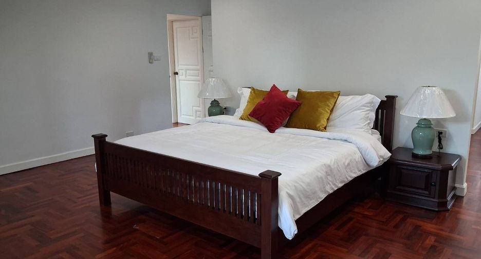 For rent 4 ベッドルーム condo in Khlong Toei, Bangkok