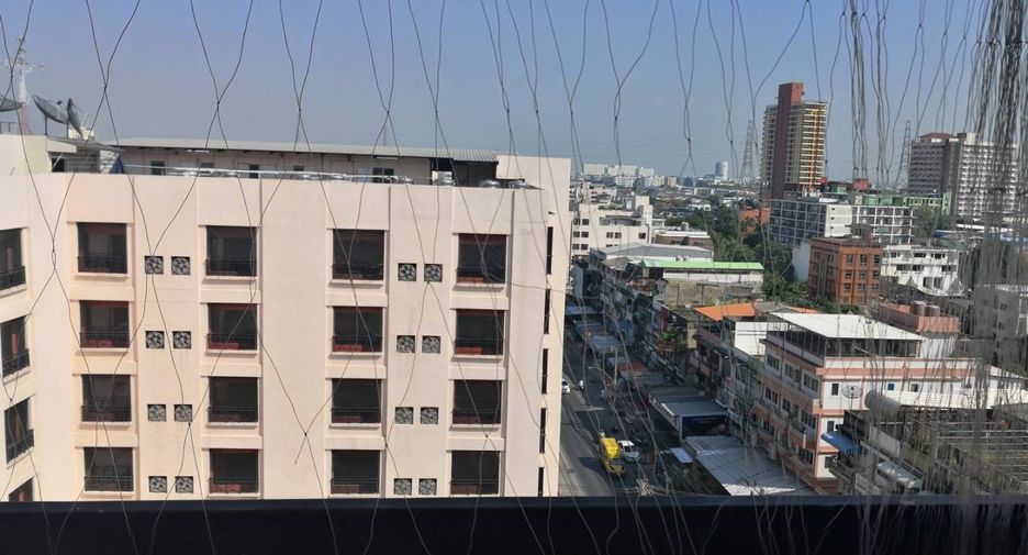 À vendre 2 chambres condo à Huai Khwang, Bangkok
