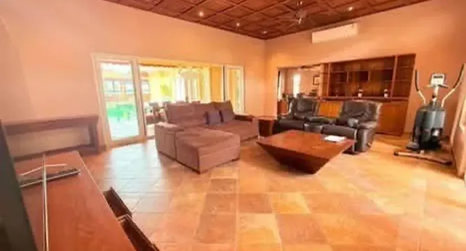 出租 4 卧室 别墅 在 Bang Lamung, Chon Buri